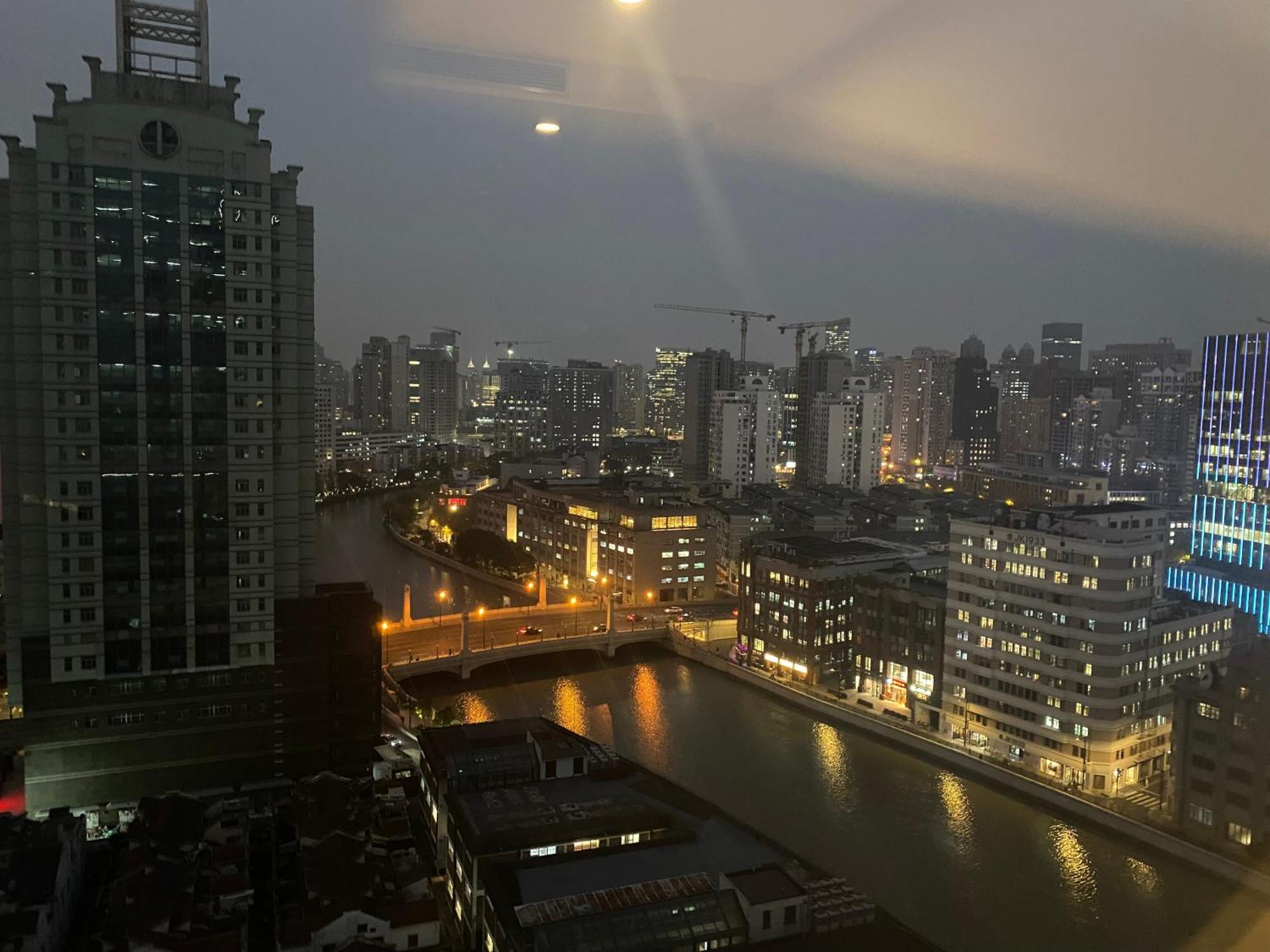 River House Near The Peoples Square And The Bund Shanghai Exteriör bild